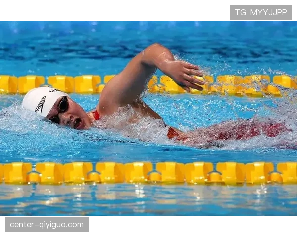 李冰洁训练完喝蛋白粉像喝奶茶，这自律谁顶得住