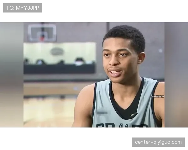 凯尔登·约翰逊无球跑动制造空位，提升马刺外线火力