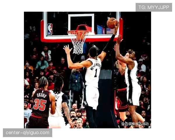 文班亚马挡拆拉开内线空间三分效率较新秀季提升