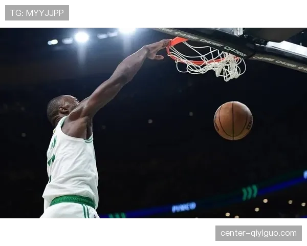 布朗无球跑位为塔图姆拉开空间比上季更高效