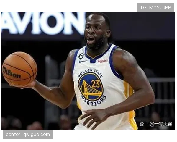 格林突破拉开防守空间助勇士提升季后赛防守效率